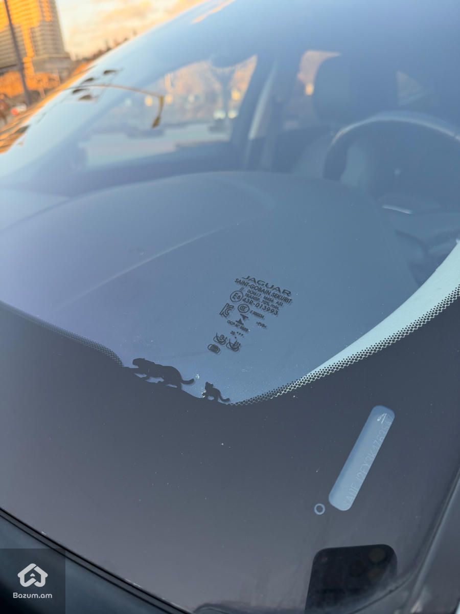 Jaguar E-Pace R-Dynamic P250AWD - image 7