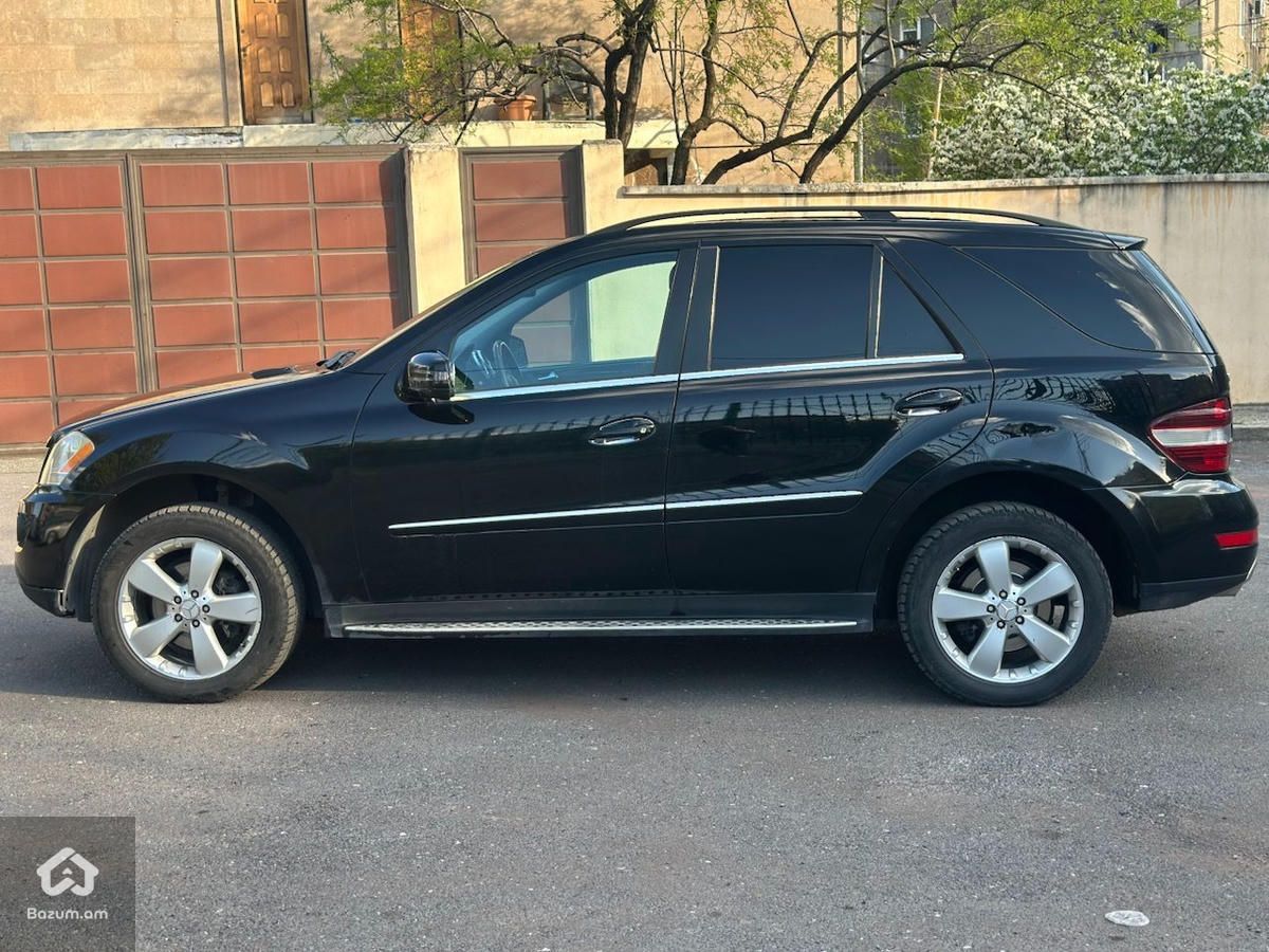 Mercedes-Benz ML 350 2011 - image 1