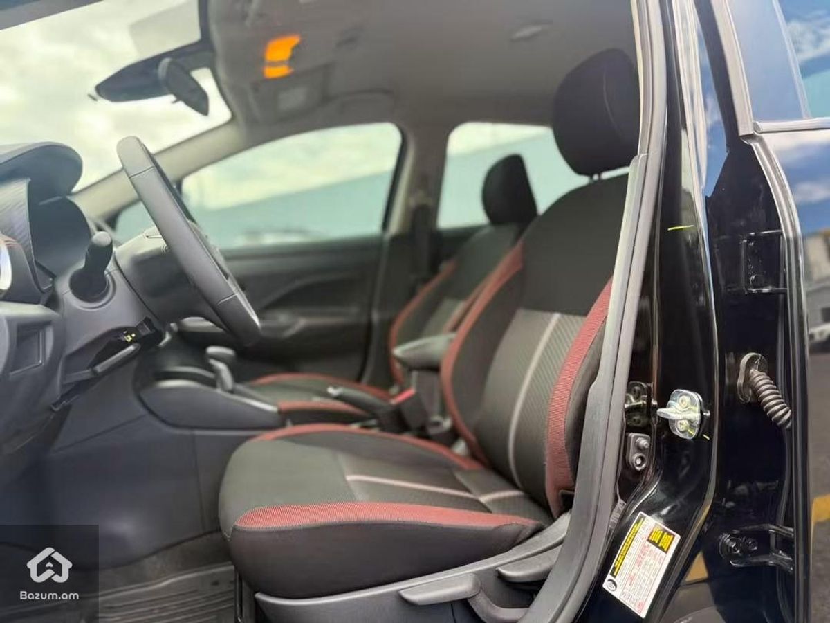 Nissan Versa SR 2025 - image 11