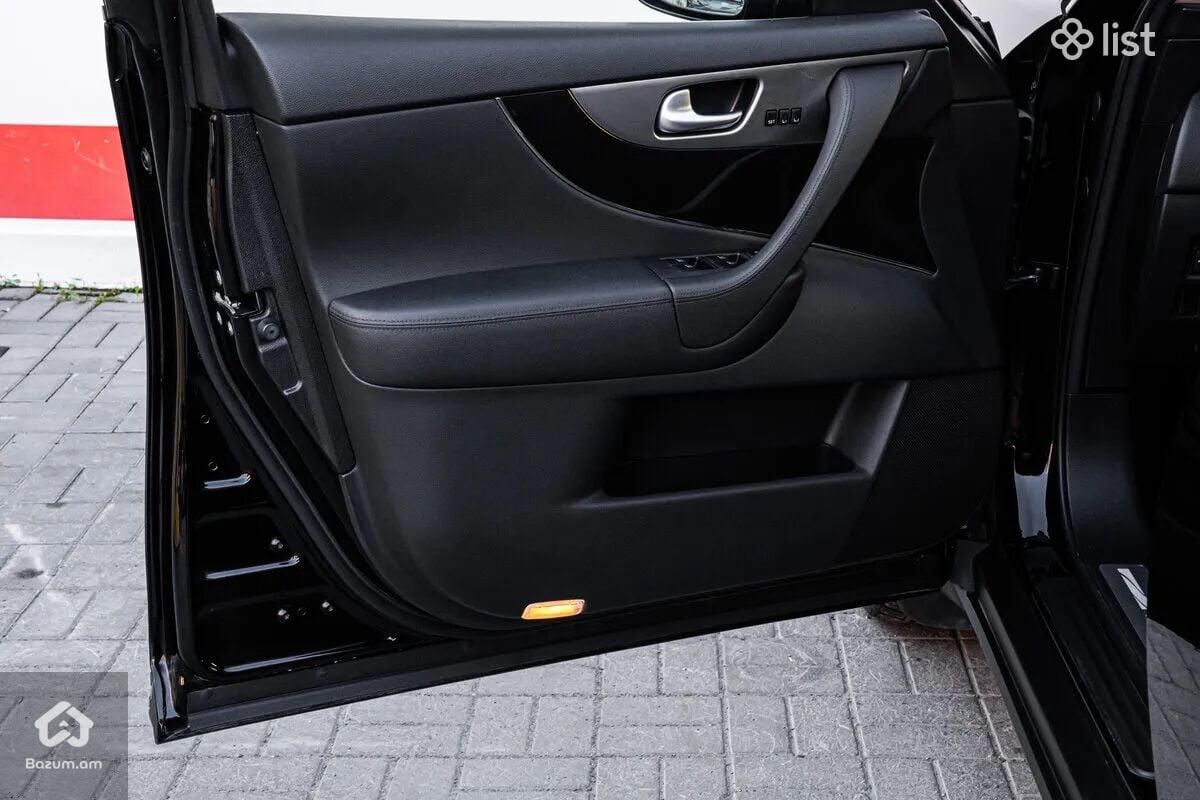 Infiniti - image 10