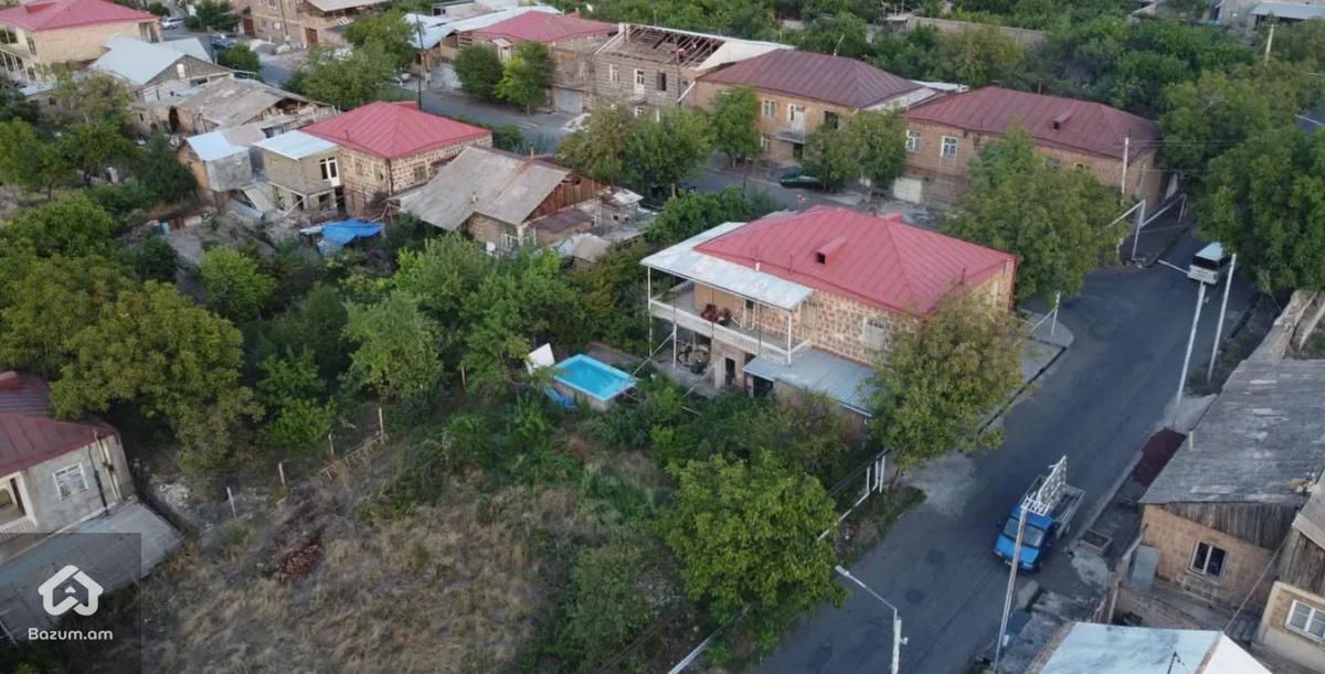 Երկու հարկանի քարե տուն Աշտարակում - image 6