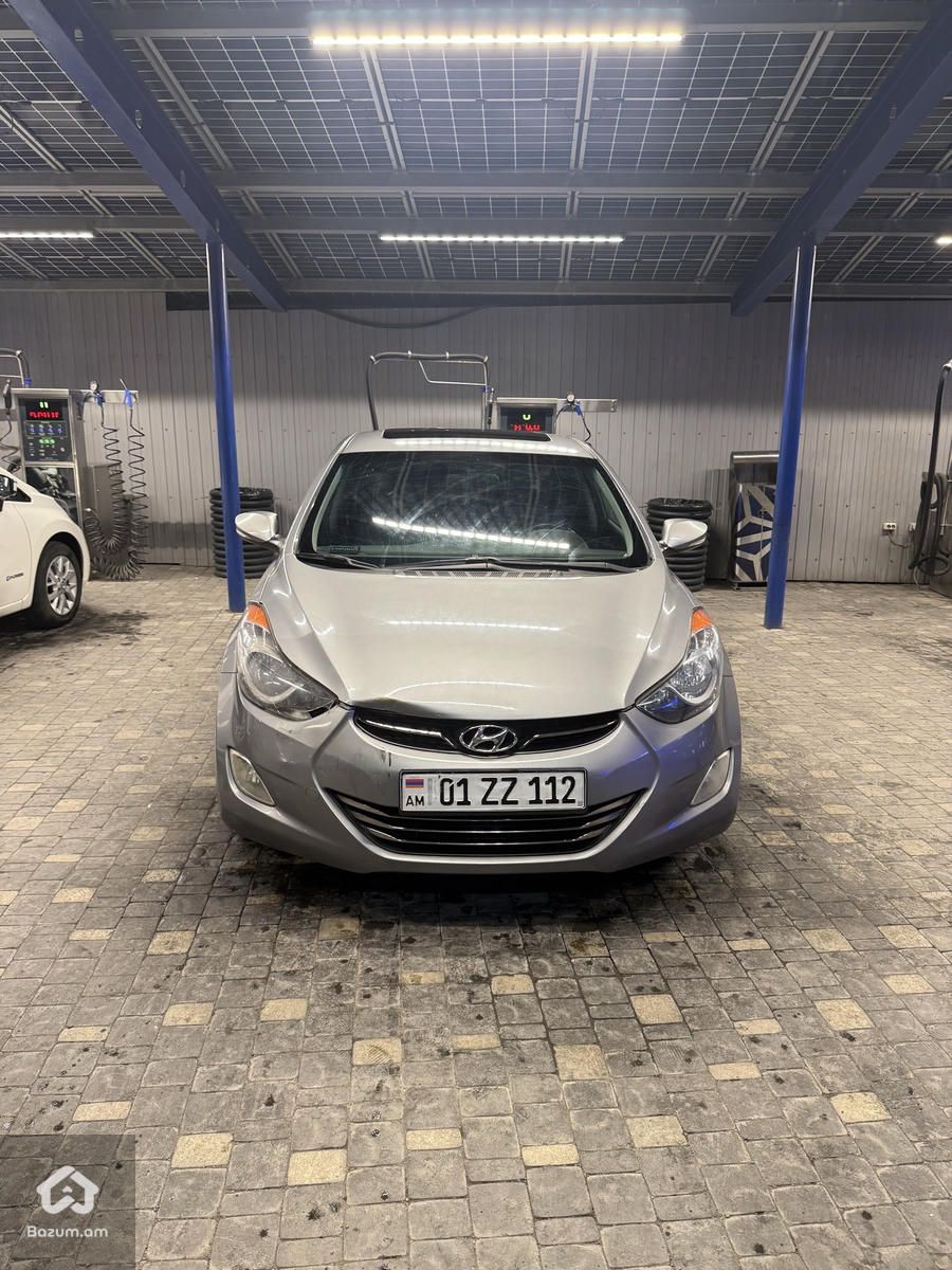 Hyundai Elantra Limited - image 1
