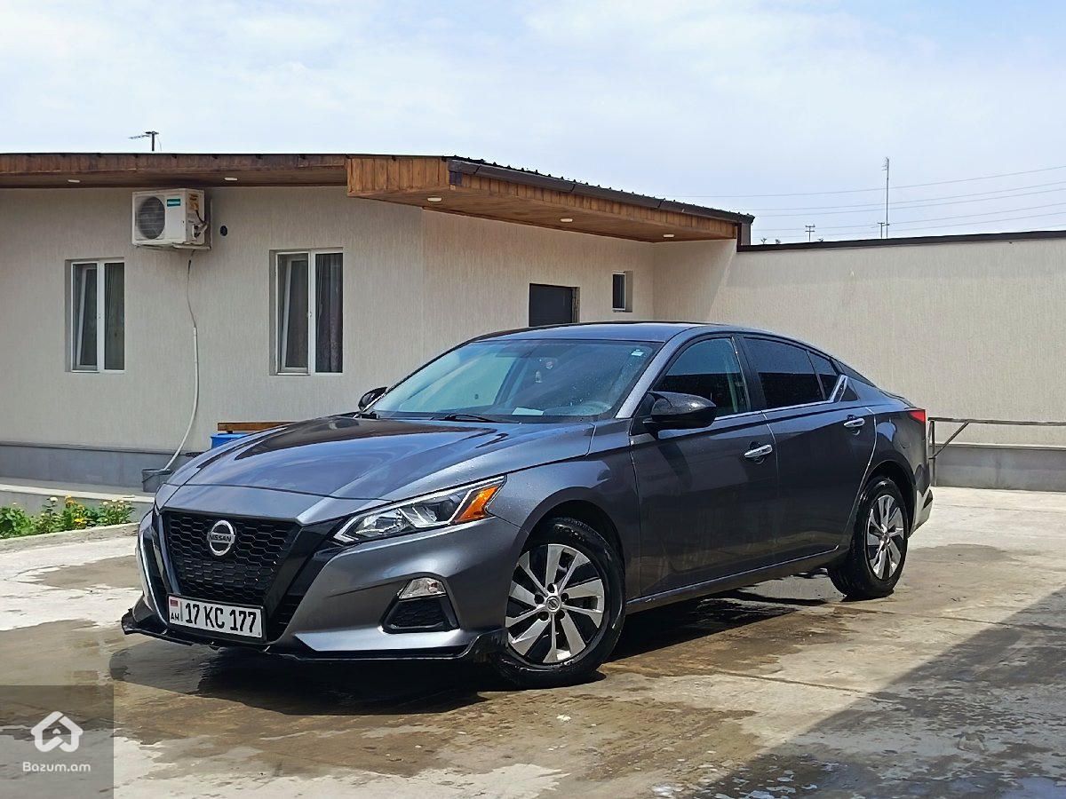 Nissan Altima  - image 1