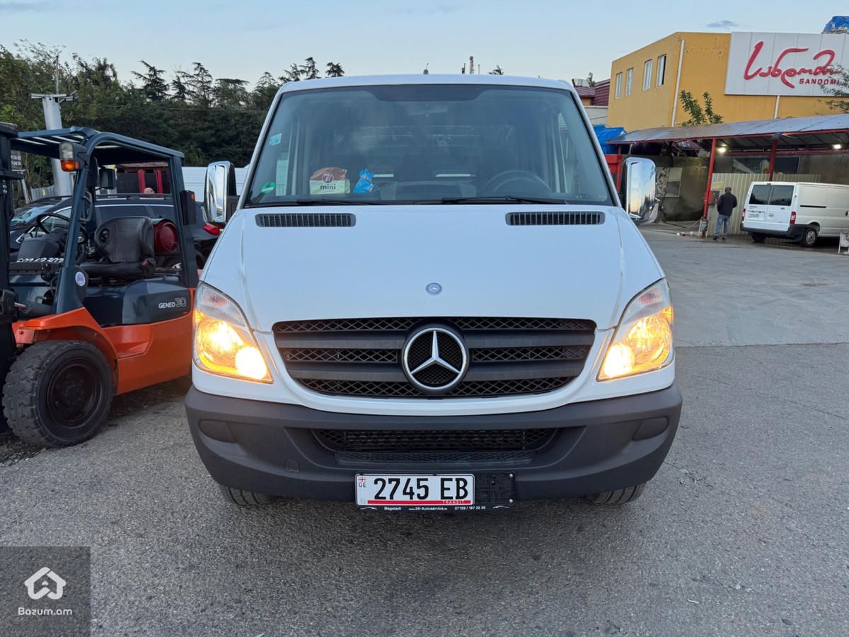 Mercedes-Benz Sprinter 2011 - image 2
