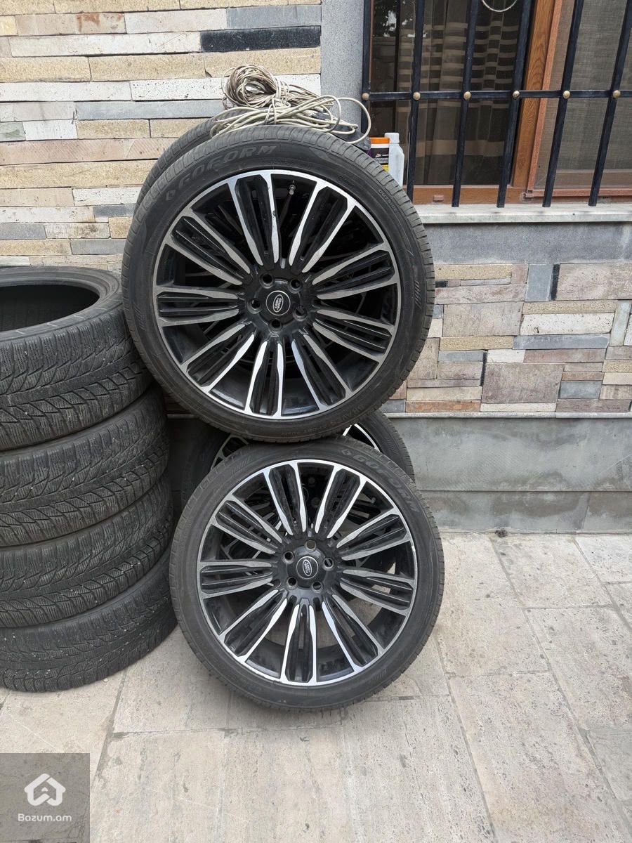 Range Rover - image 1