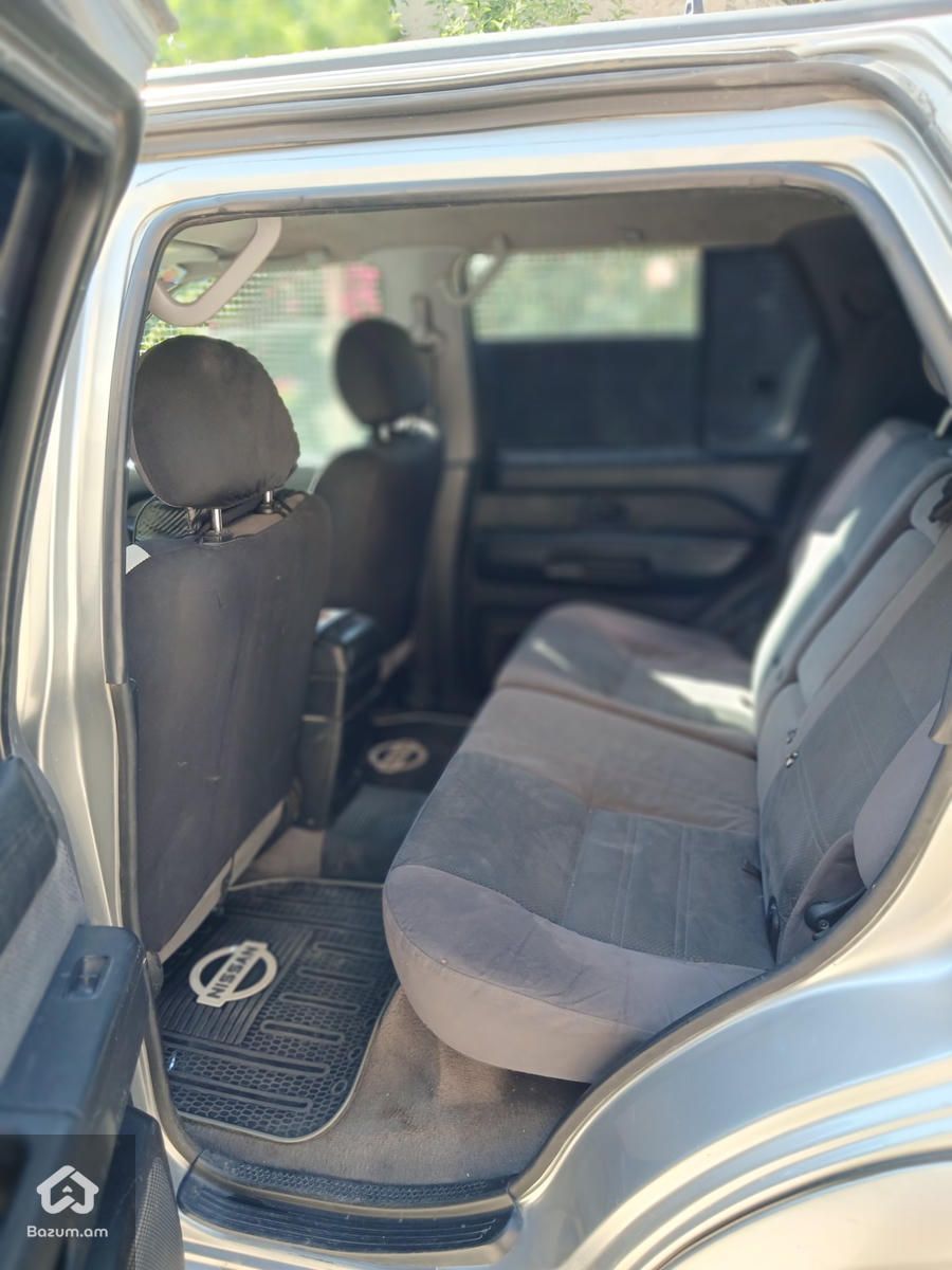 Nissan Pathfinder 2001 - image 6