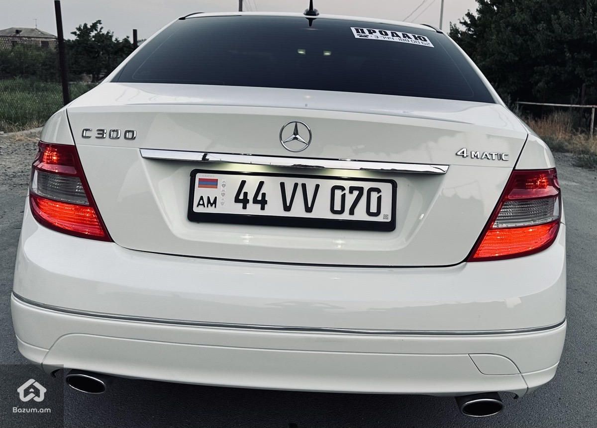 Mercedes-Benz W204 C300 - image 7