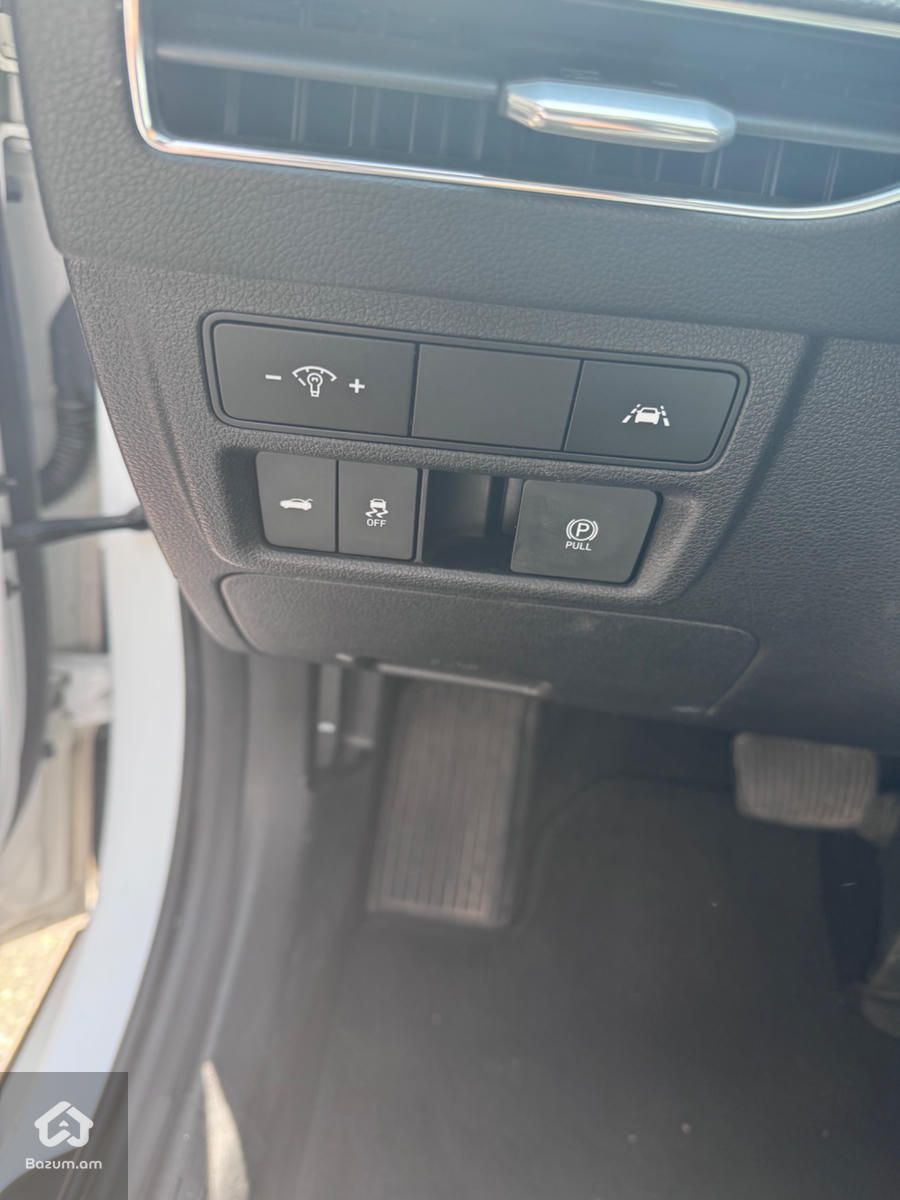Hyundai Sonata - image 8
