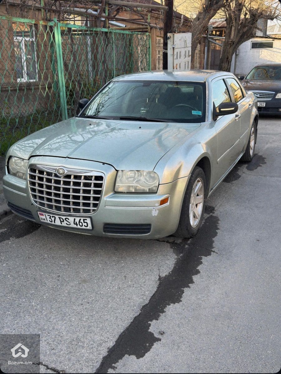 Վաճառվում է Chrysler 300 - image 1