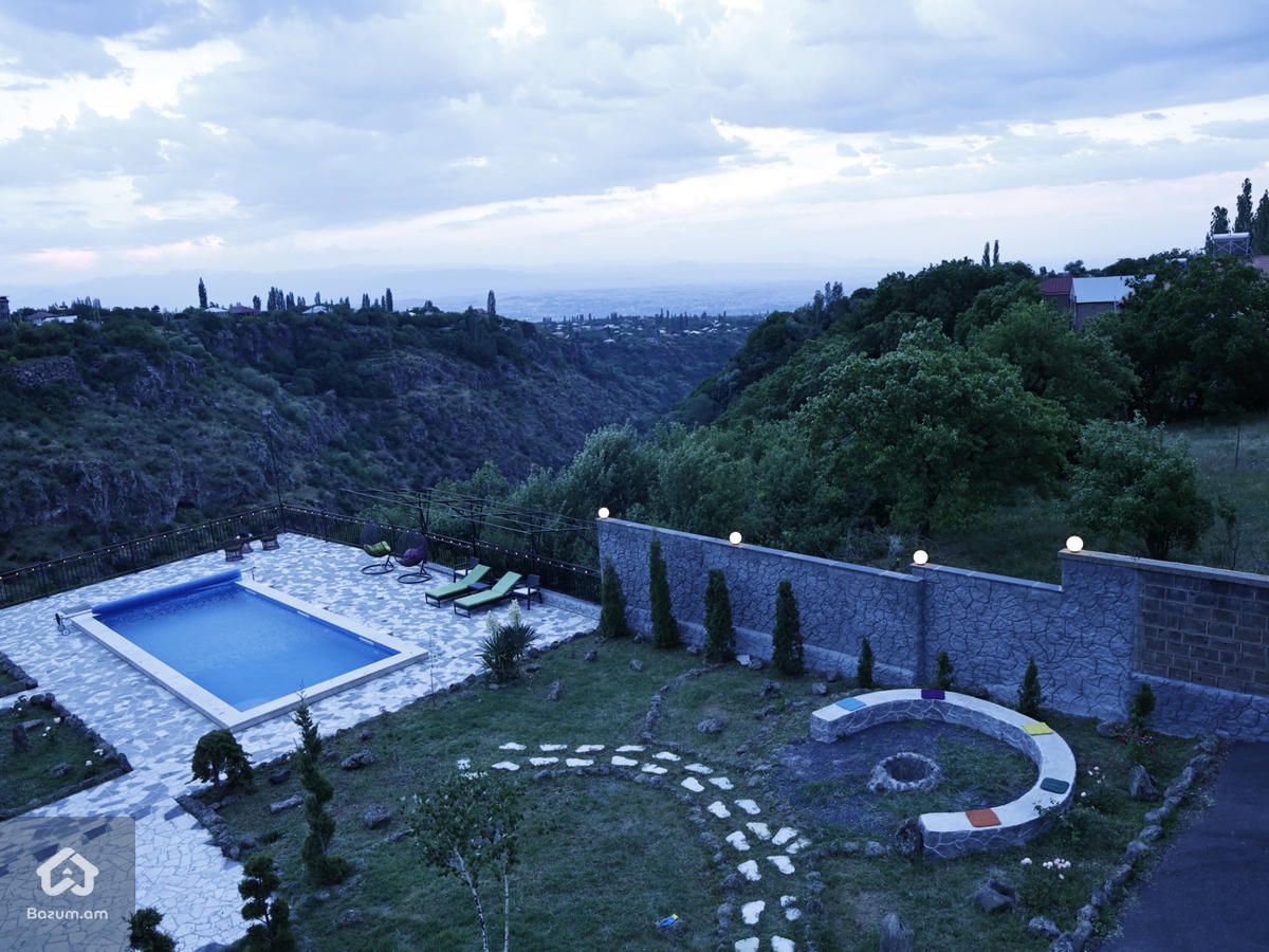Օրավարձով է տրվում շքեղ առանձնատուն Բյուրականում - image 2