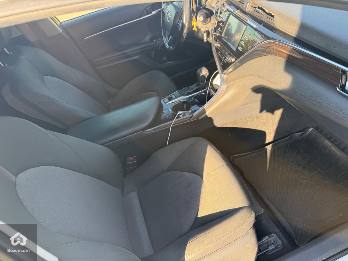 Toyota Camry 2018 - image 11