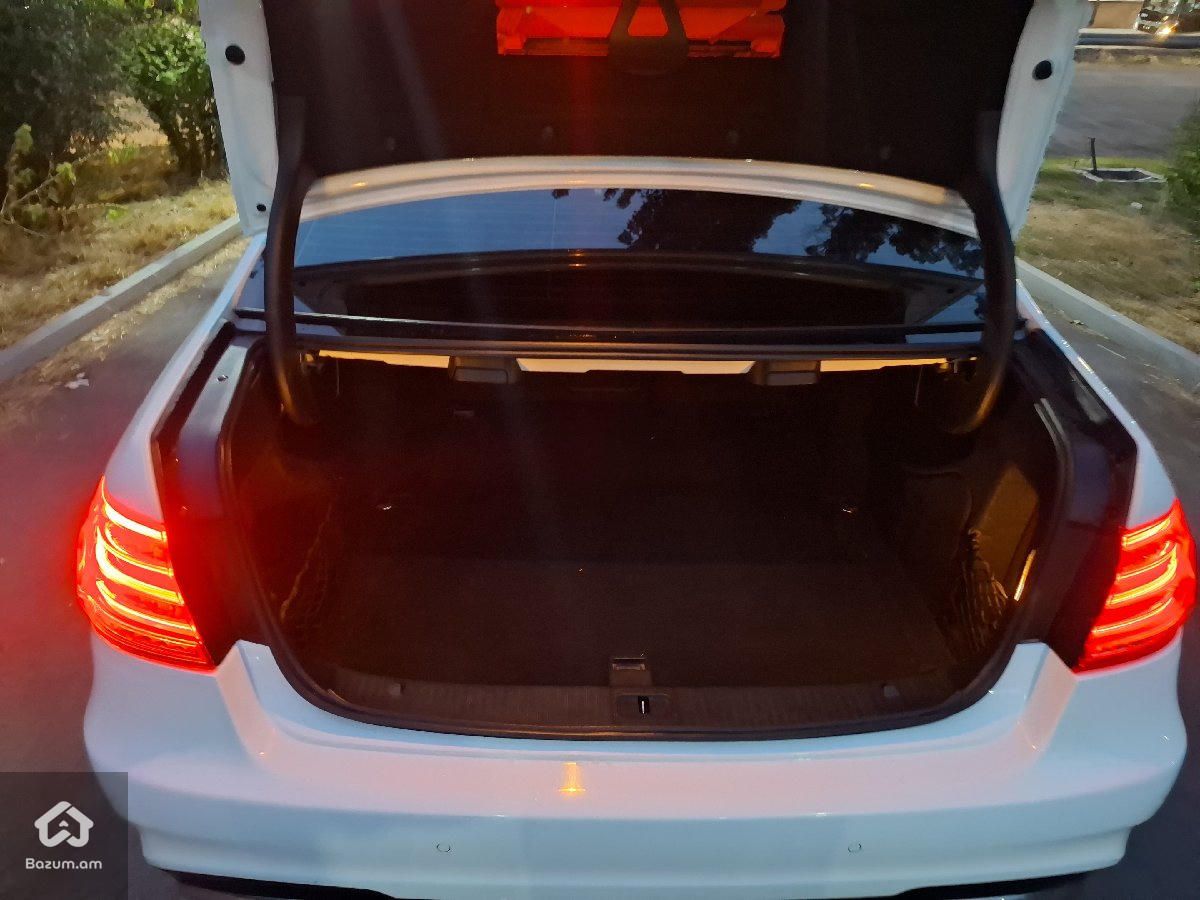 Mercedes-Benz E 200 2013 - image 10