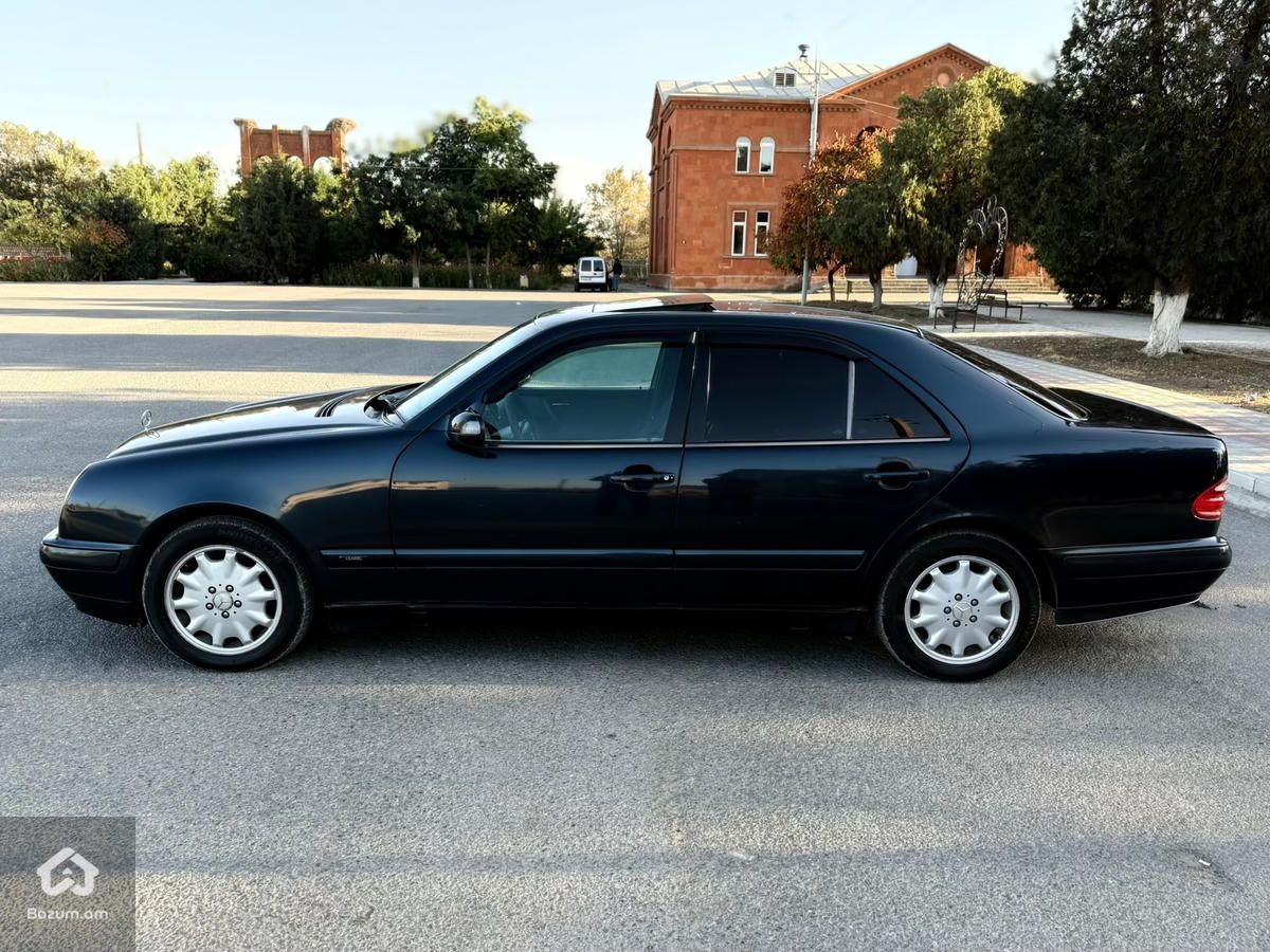 Mercedes-Benz E200 - image 3