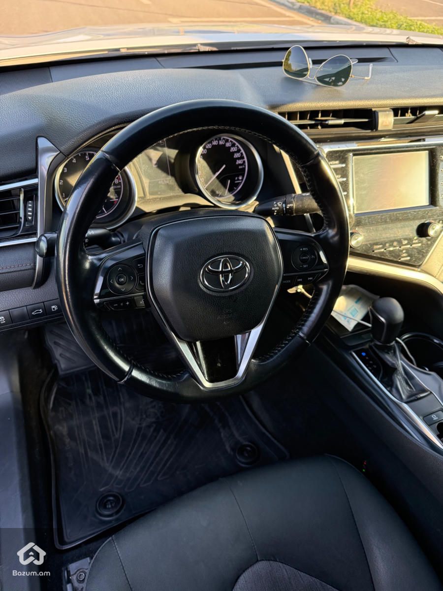 Toyota Camry 2018 - image 10