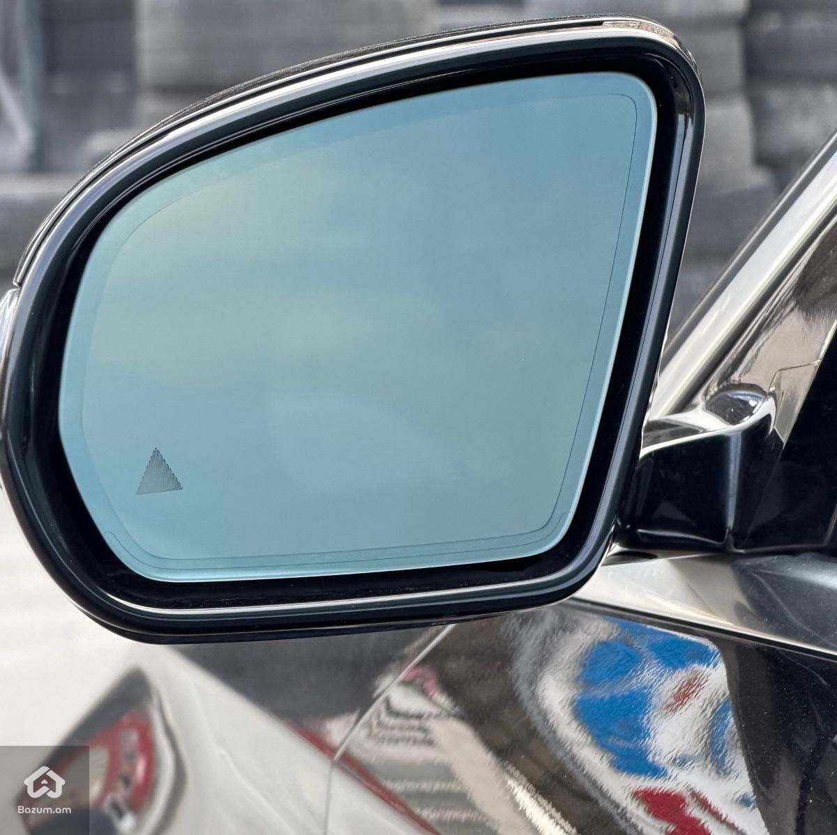 Mercedes Benz E300 - image 27