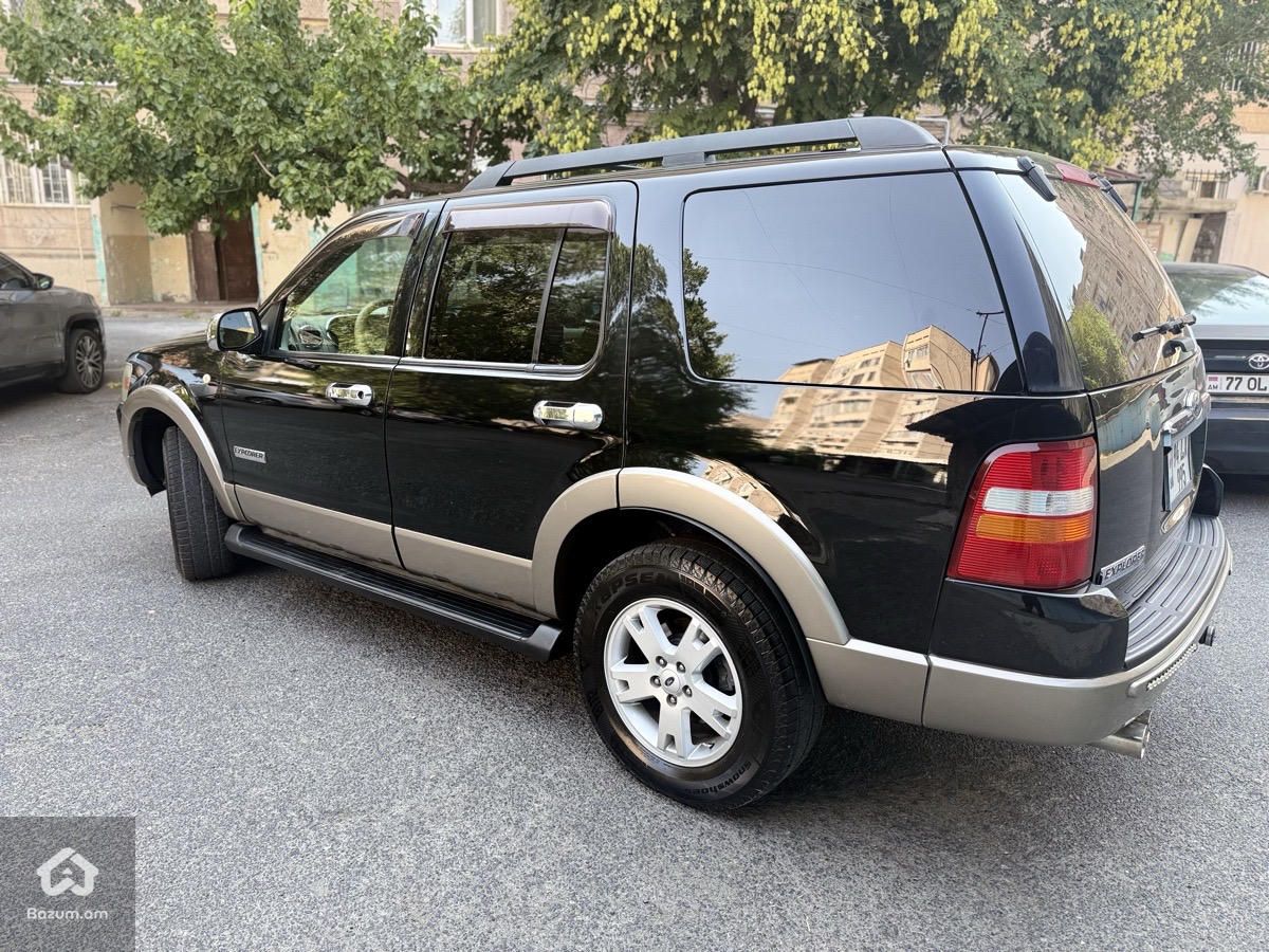 Ford Explorer - image 8