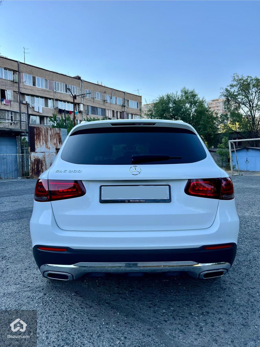 Mercedes Benz GLC 300 - image 5