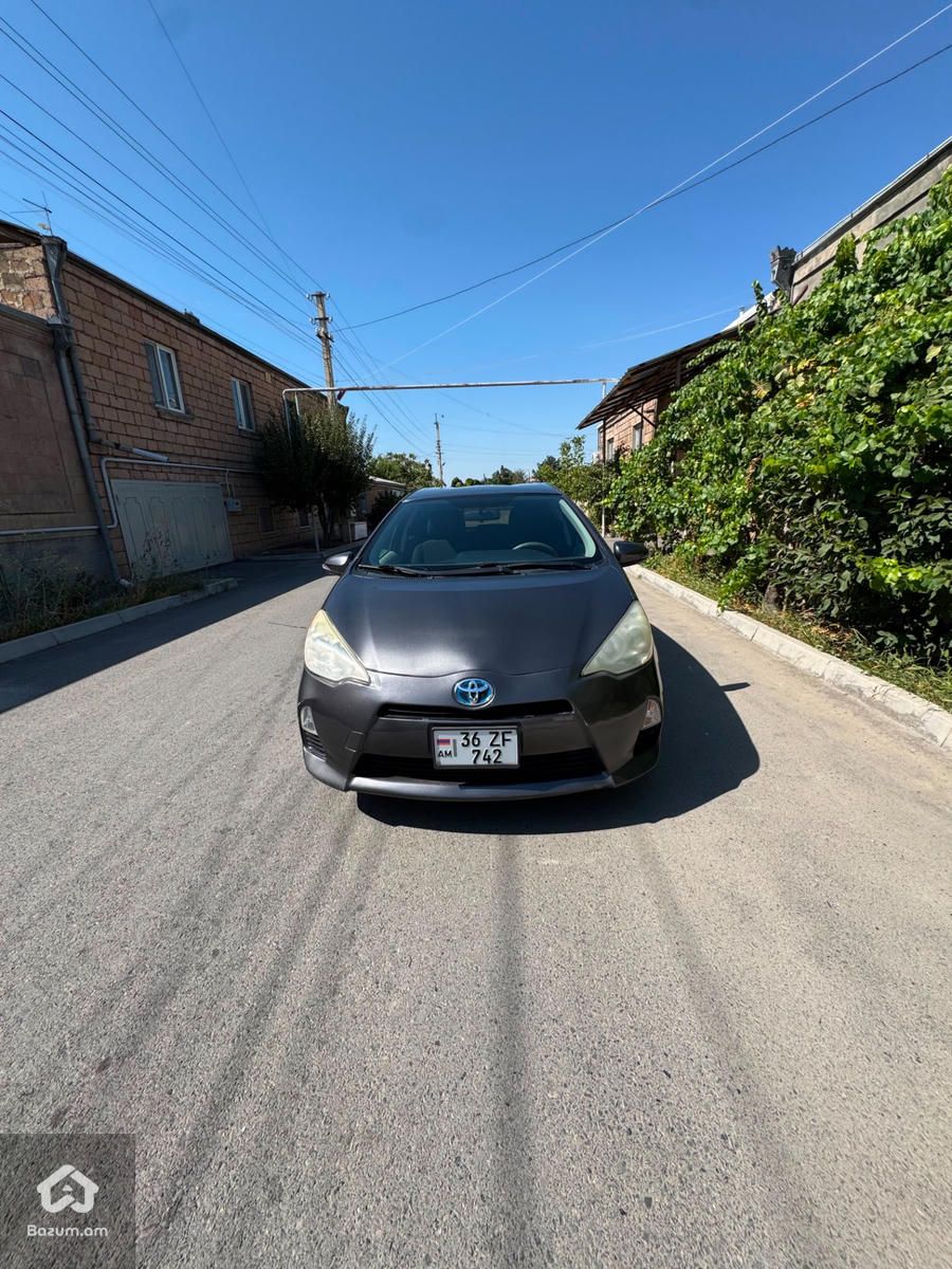 Toyota Prius 2013 - image 7