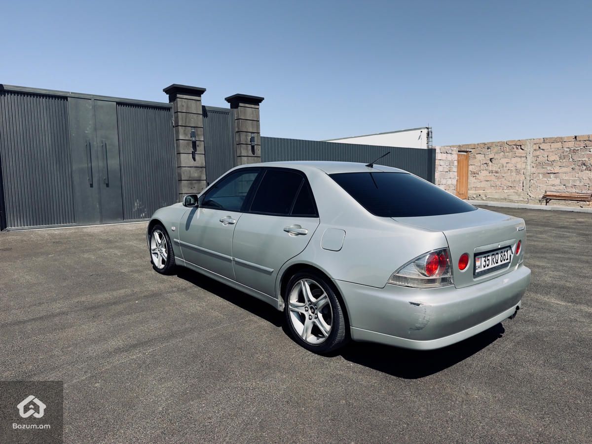 Toyota Altezza 2001 - image 10