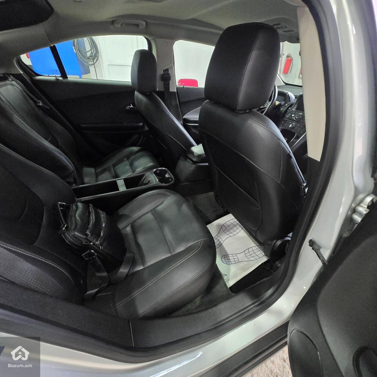 Chevrolet Volt 2013 - image 12