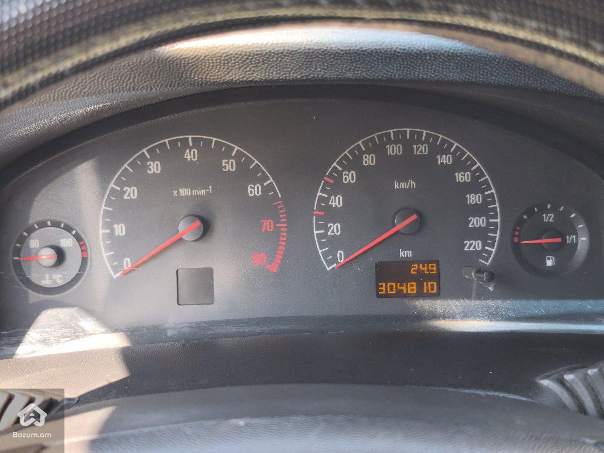Opel Vectra 2002 - image 1