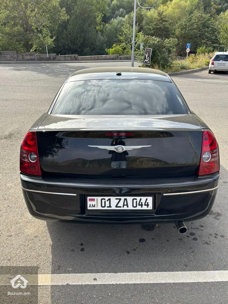 Chrysler 300C 2010 - image 3