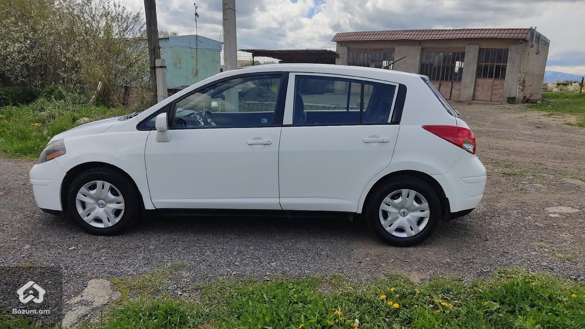 Nissan Versa - image 3