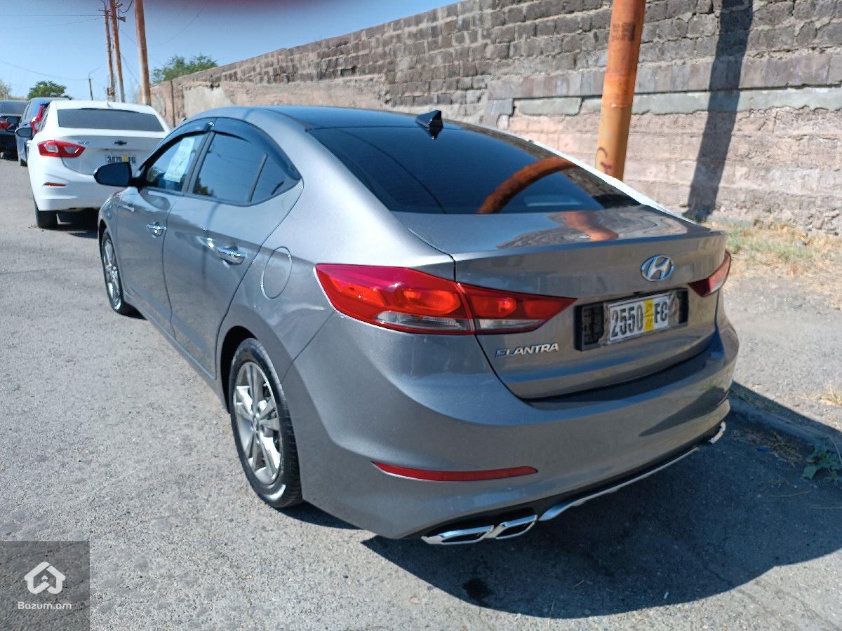 Hyundai Elantra 2017 - image 2