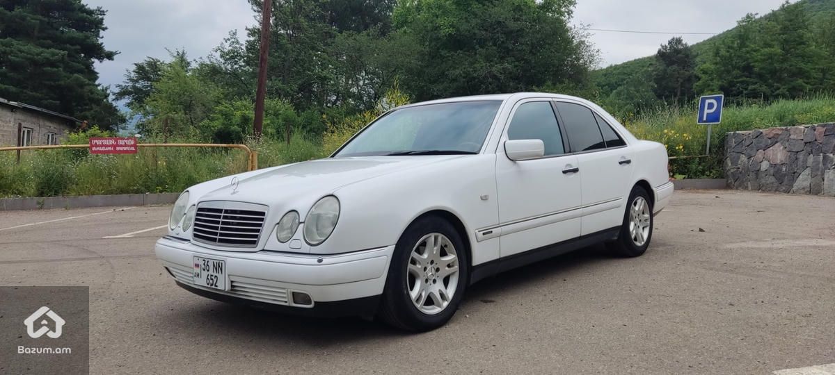 Mercedes-Benz E-Class W210 - image 1