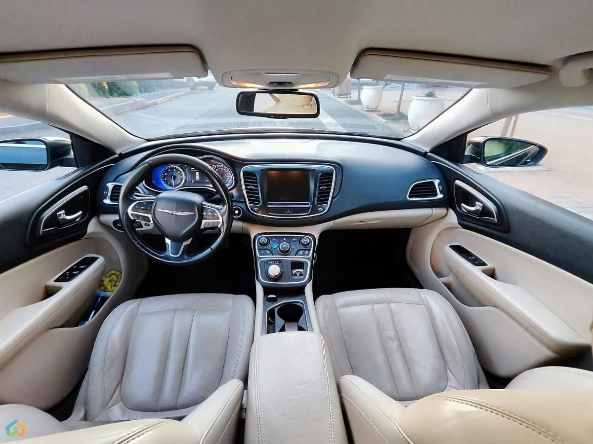 Chrysler 200  - image 5