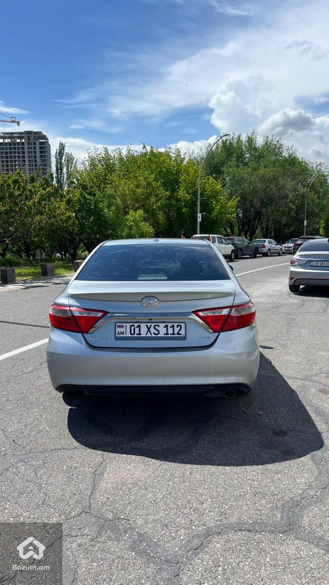 Toyota Camry XSE - image 5