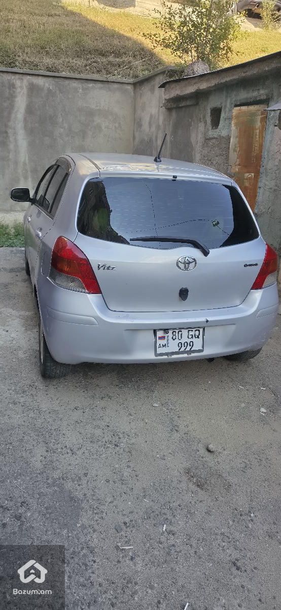 Toyota Vitz 2010 - image 2