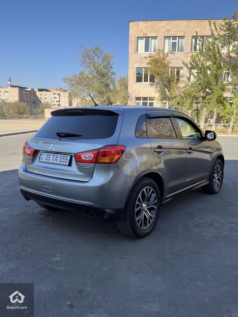 Mitshubishi outlander sport - image 6