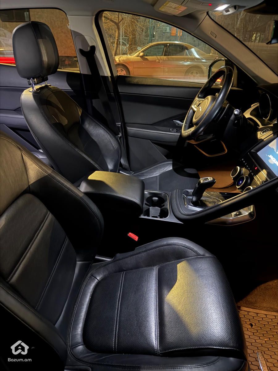 Jaguar E-Pace R-Dynamic P250AWD - image 10