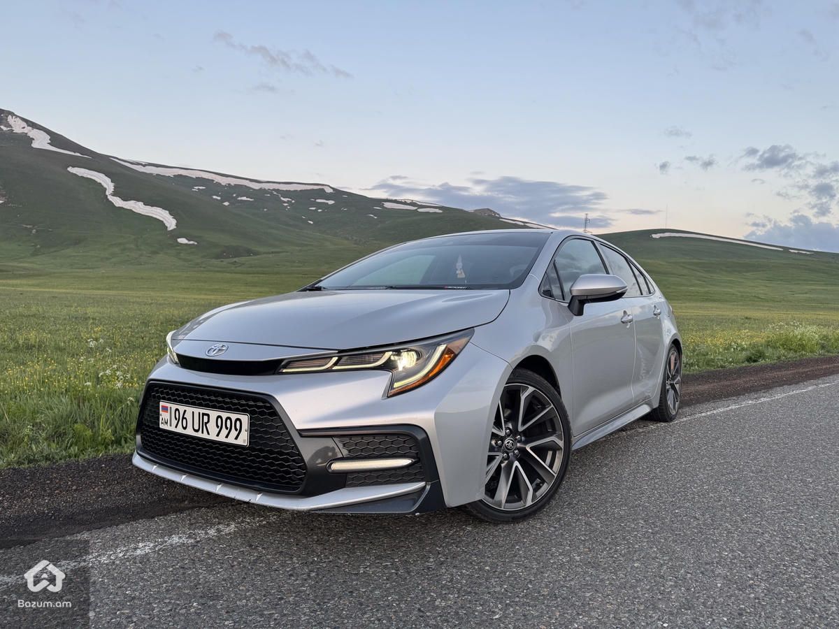 Toyota Corolla SE - image 1