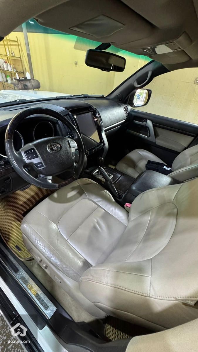 Toyota Land cruiser 200 - image 5