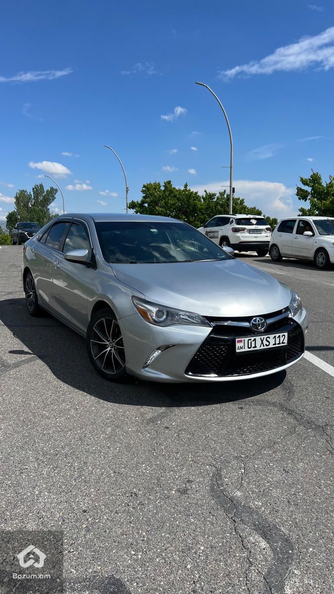 Toyota Camry XSE - image 3