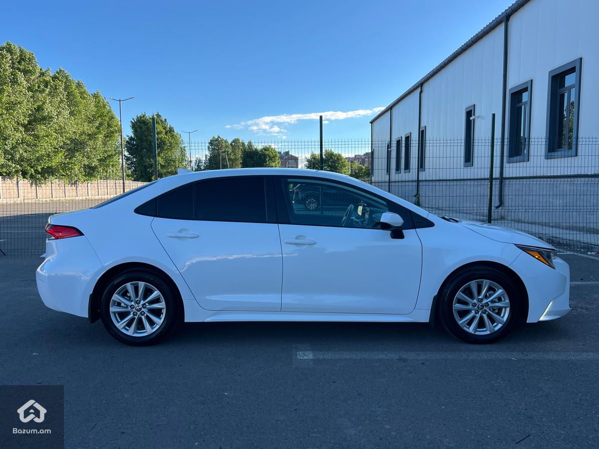Toyota Corolla LE Premium - image 4