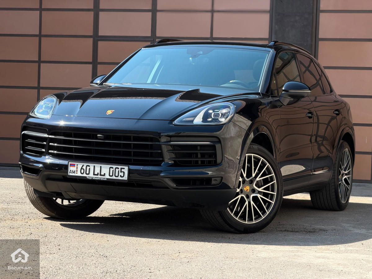 Porsche Cayenne 2022 - image 1