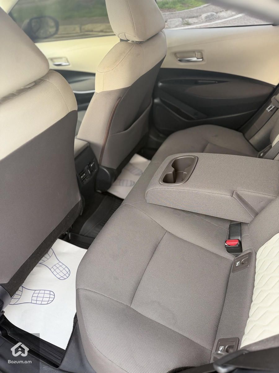 Toyota Corolla - image 12