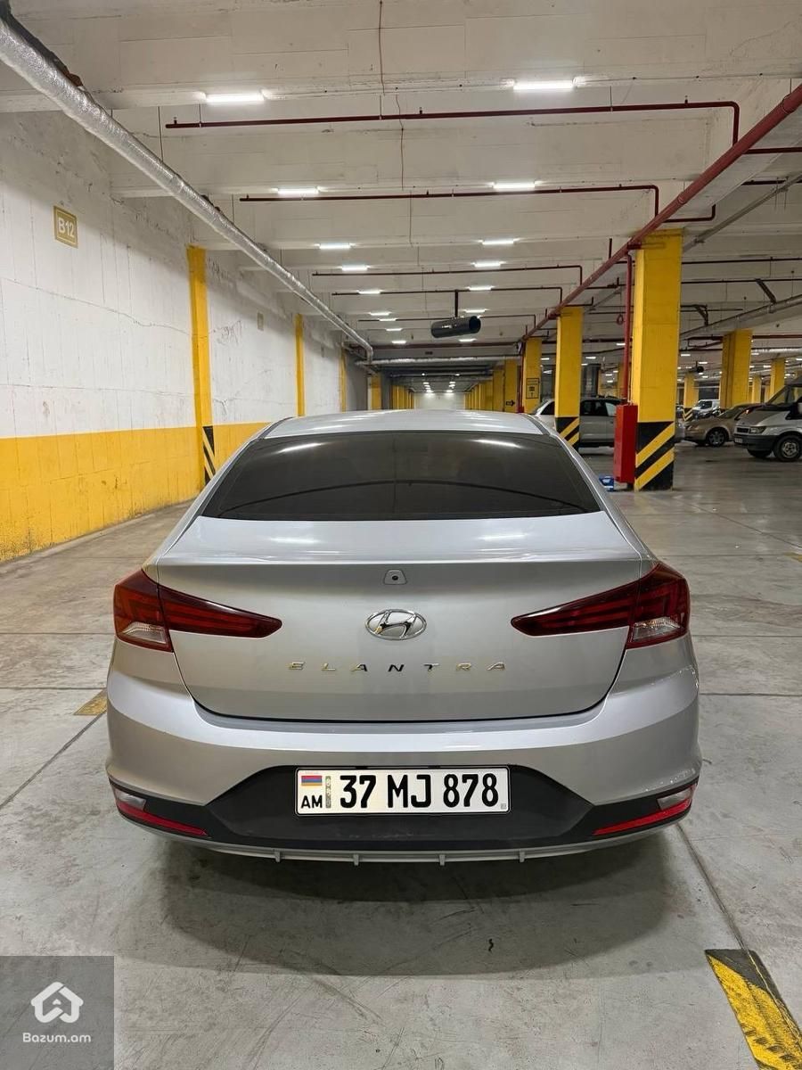 Hyundai Elantra - image 3