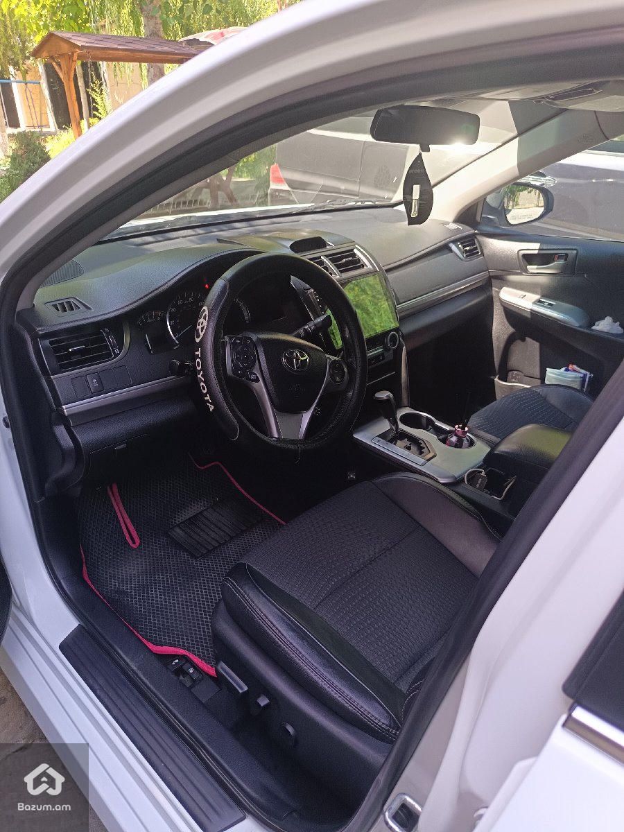 Toyota Camry - image 9
