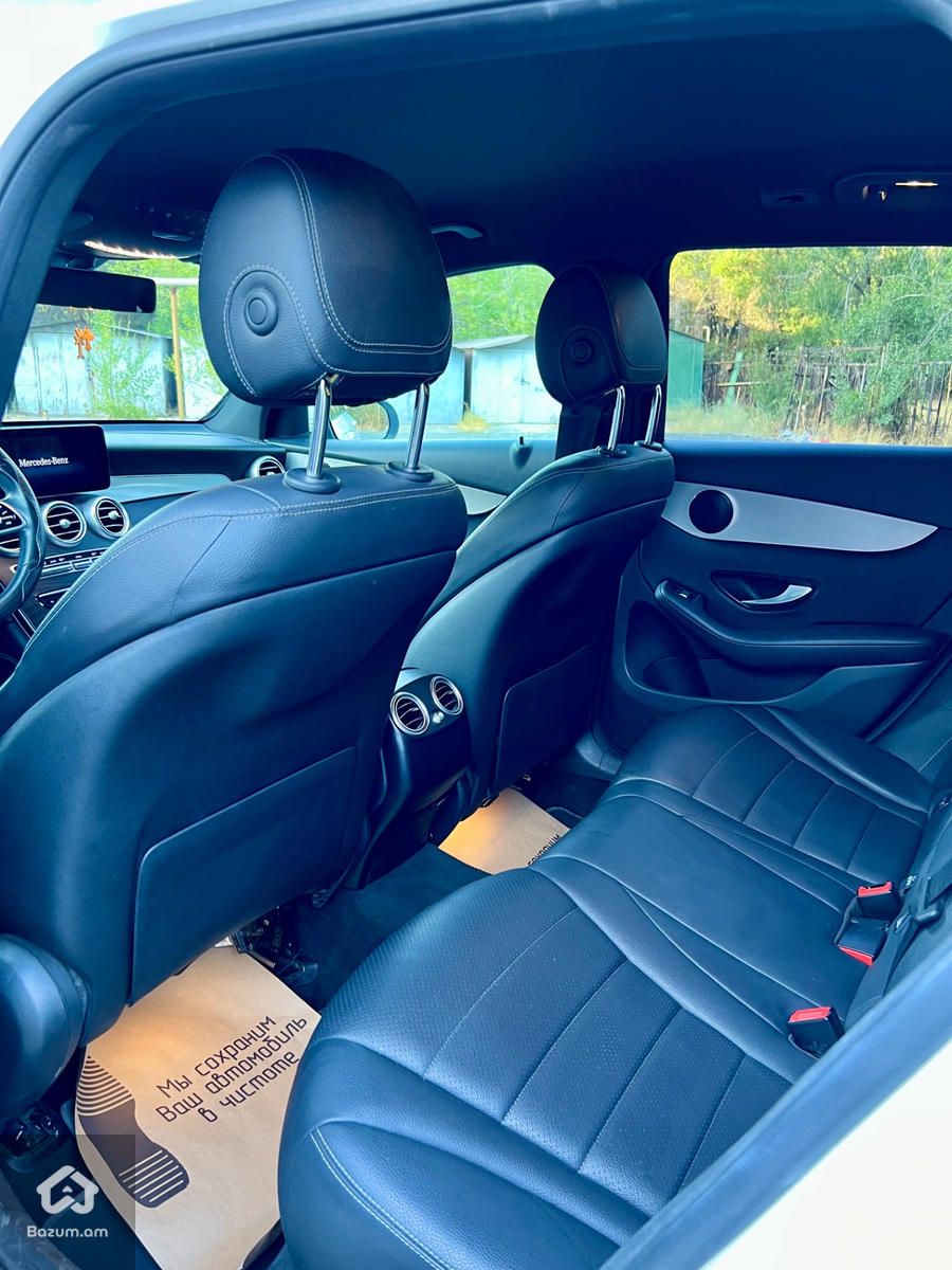 Mercedes Benz GLC 300 - image 8