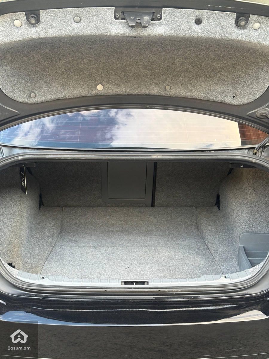 BMW 330i E90 - image 12