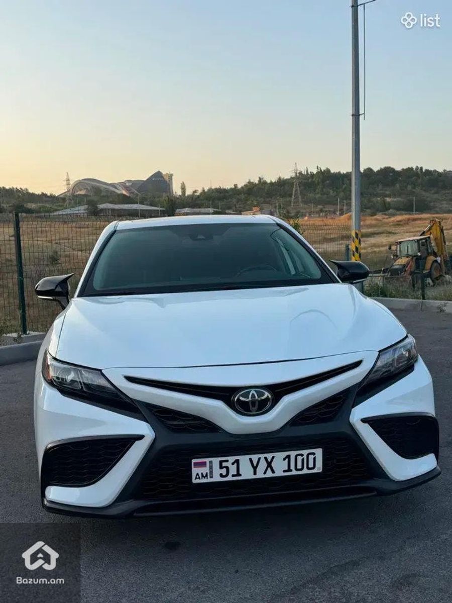 Toyota Camry SE - image 1