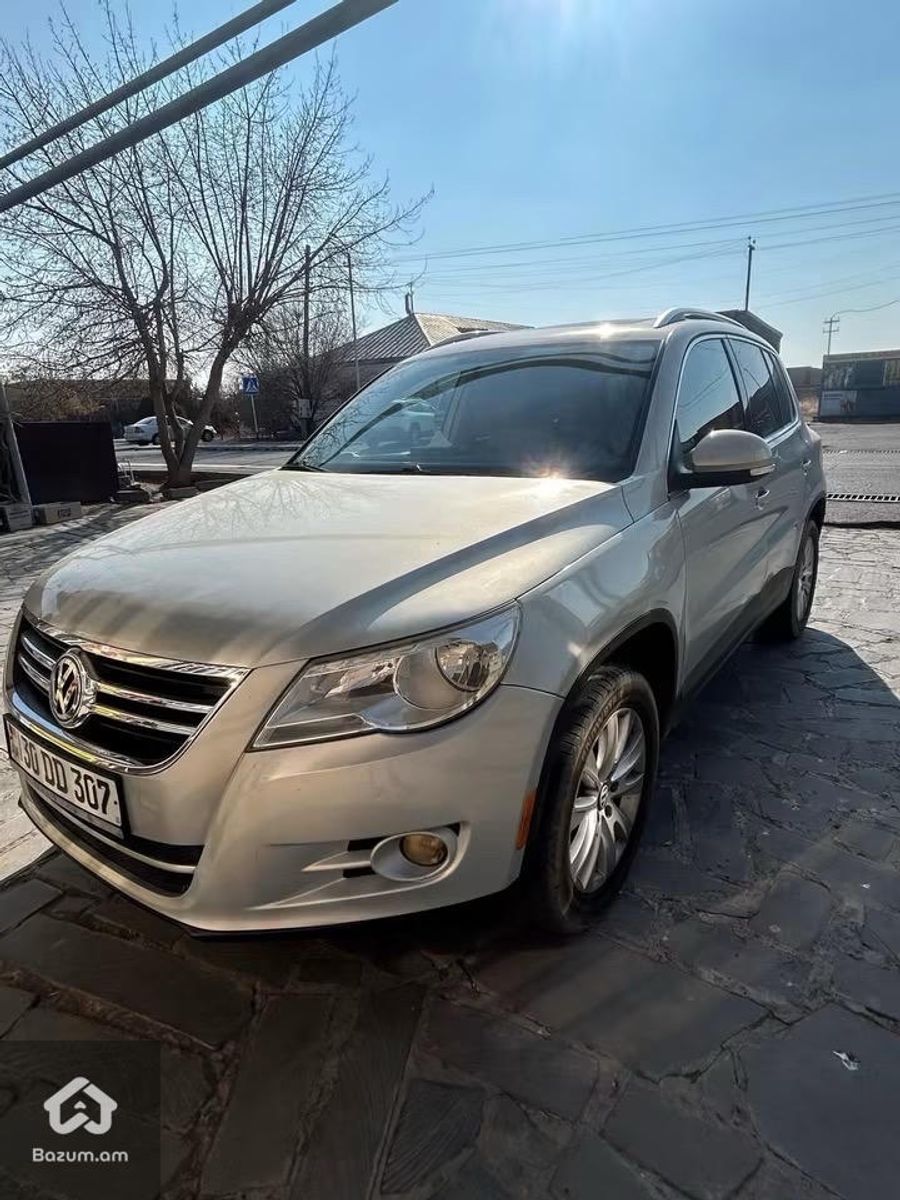 Volkswagen Tiguan 2009 - image 2