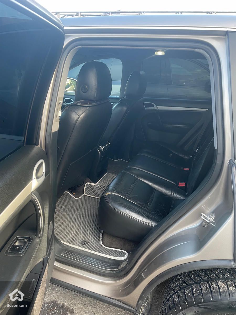 Porsche Cayenne S - image 7