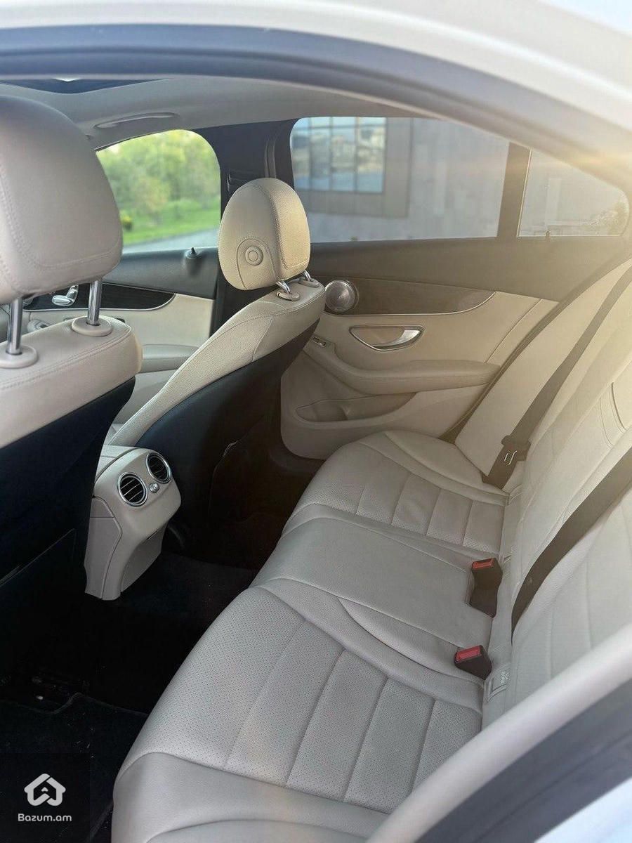 Mercedes Benz C300 - image 9