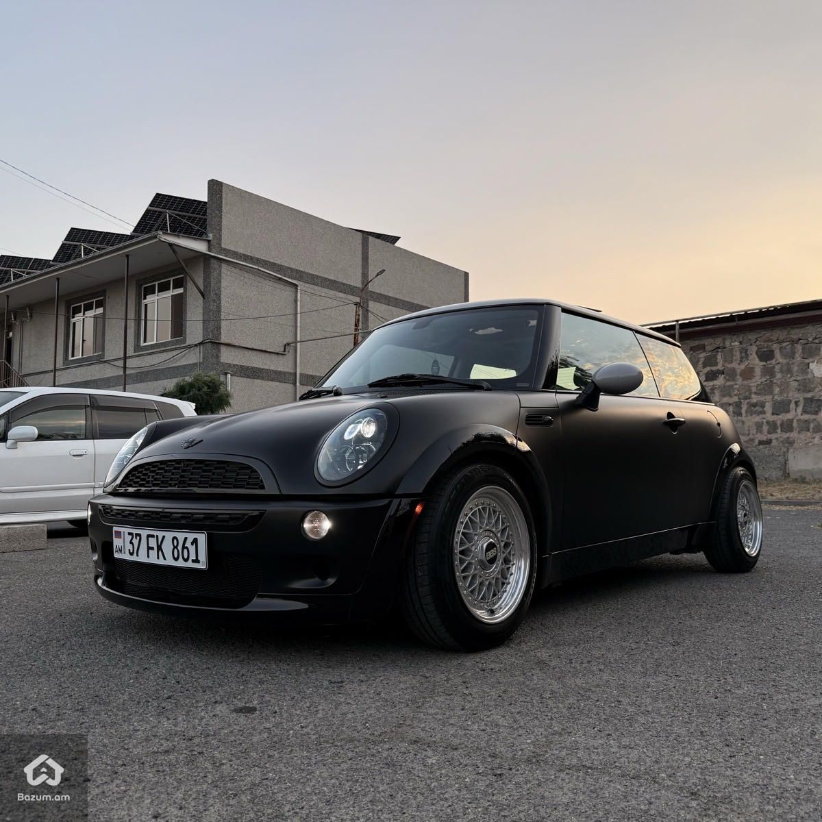 Mini Cooper - image 2