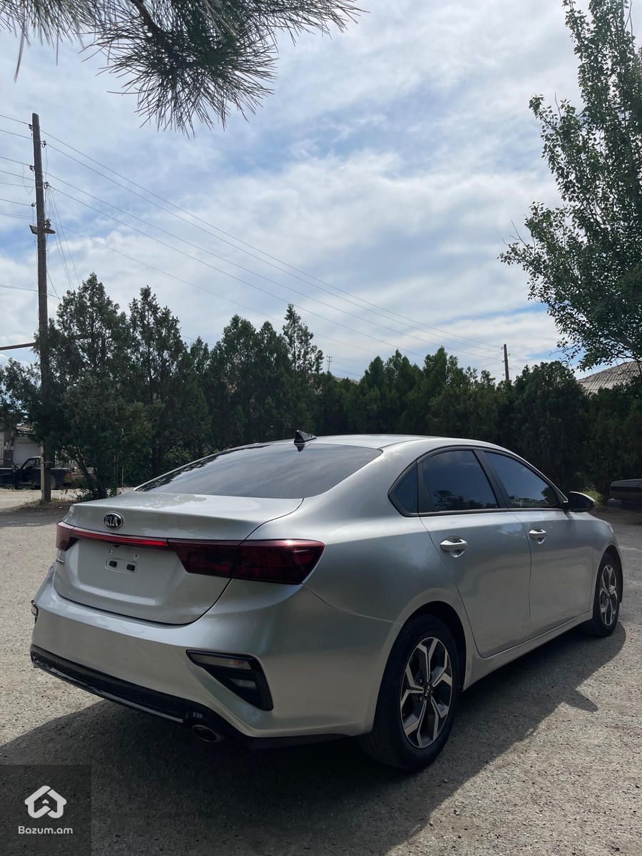 Kia Forte - image 5